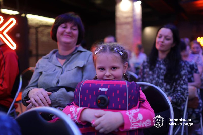 Допомога для школярів з багатодітних родин! Першокласники з багатодітних родин отримали ранці від німецько-української благодійної організації Blau-GelbesKreuz e