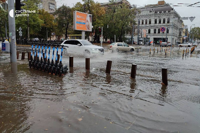 Заплив Дніпром — і не річкою, а вулицями середмістя