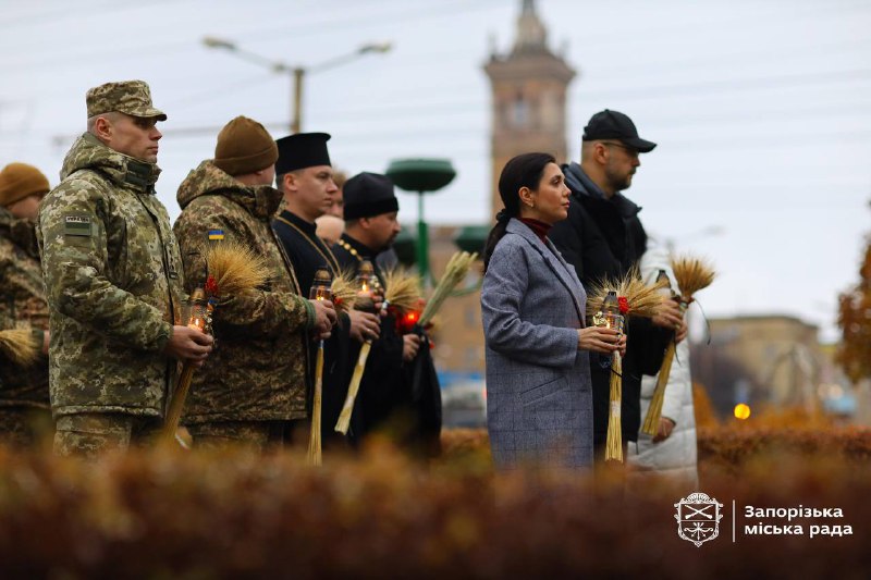 🕯 Вшанували памʼять всіх загиблих унаслідок штучно створених голодоморів.